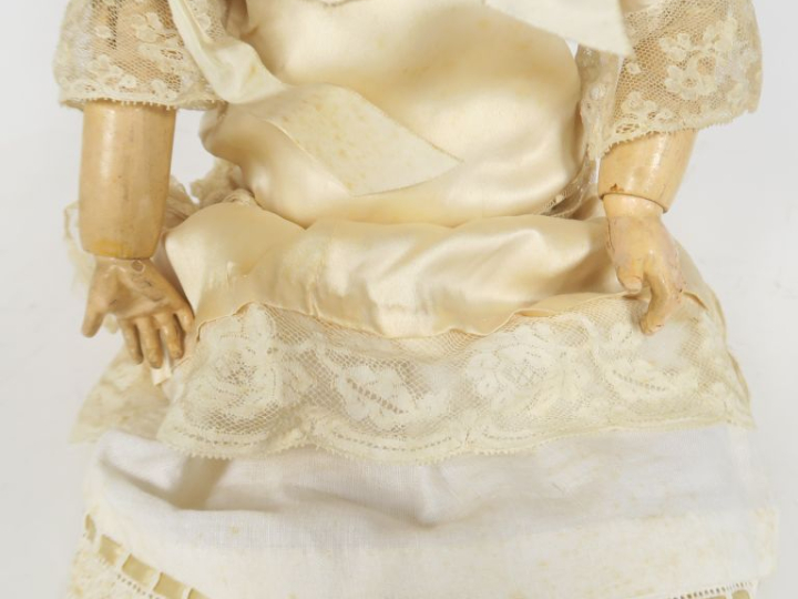 Poupée de fabrication Française moule 301 SFBJ tête porcelaine yeux ba
