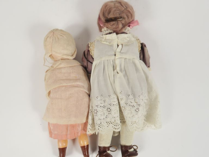 Lot de 2 poupées dont une poupée mignonnette Unifrance 60 corps raide,