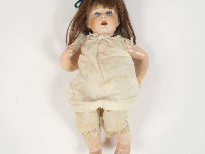 	Bébé de caractère de fabrication française SFBJ moule 251 taille 4 bo