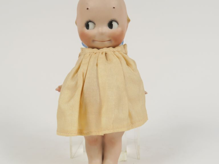 	Kewpie avec bras articulé ne comporte pas de signature, présente un d