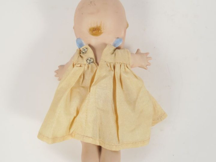 	Kewpie avec bras articulé ne comporte pas de signature, présente un d