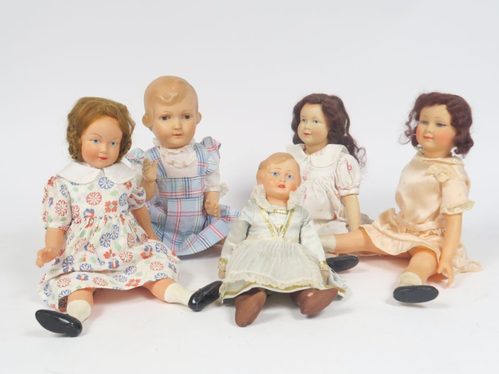 	Lot de poupées celluloïd comprenant une poupée celluloïd aux cheveux 