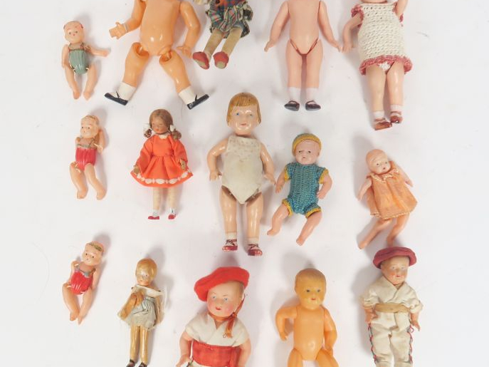 	Lot de petits bébés celluloïd miniatures dont bébé japonais, Jeanne d