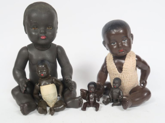 Vente aux enchères 	Dans une boîte Petit Collin récent, lot de bébés celluloïd des années