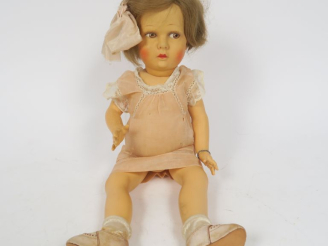 Vente aux enchères 	Poupée Petitcollin bobette celluloïd marquée de la tête d'aigle 43/1 