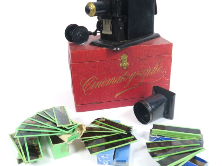 Coffret cinématographe contenant lanterne magique projecteur pouvant a