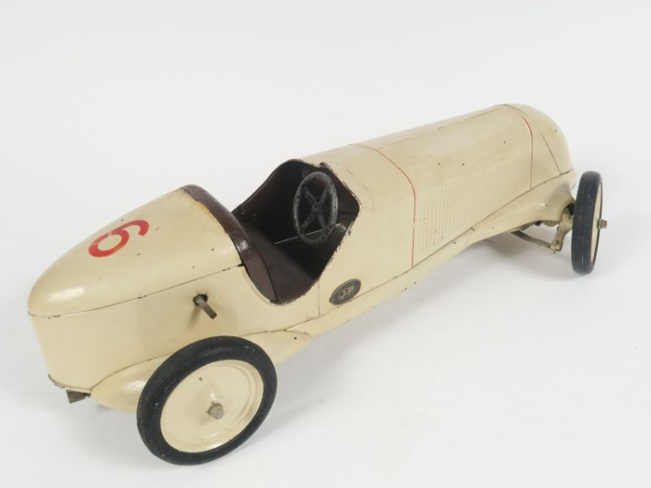 	JEP. Auto bolide N°6 mécaniques manque le servo-guidage L 49cm en tôl