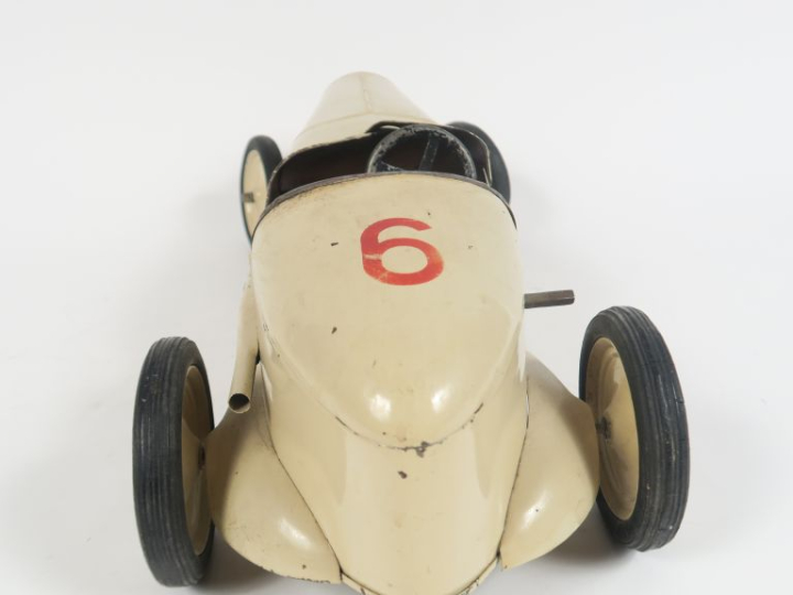 	JEP. Auto bolide N°6 mécaniques manque le servo-guidage L 49cm en tôl