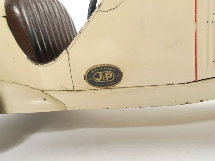 	JEP. Auto bolide N°6 mécaniques manque le servo-guidage L 49cm en tôl