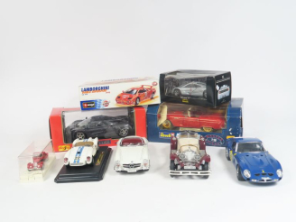 Vente aux enchères 	Lot de miniatures automobiles de diverses échelles dont un 24e un 18e