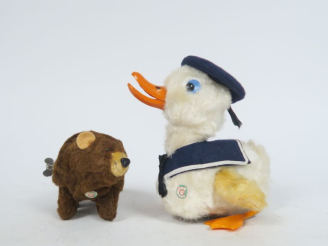 Vente aux enchères Carl Original années 60, lot de deux jouets en peluche en bel état, ca