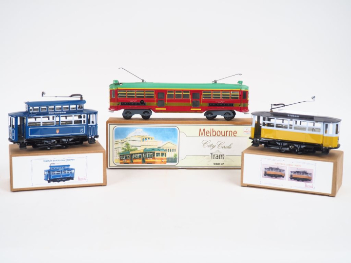 Lot de jouets récents en tôle TRAM dont protocole Le Tram Lisboa, le T