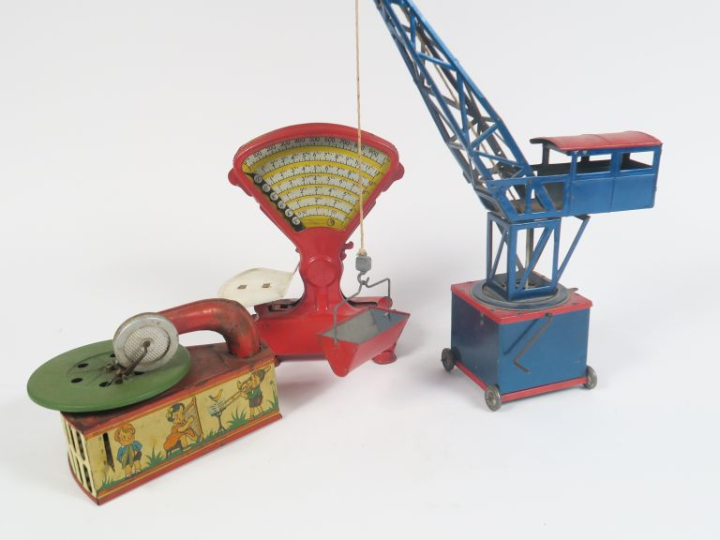 Grue mécanique en tôle, marquée made in France 40cm on y joint petite 