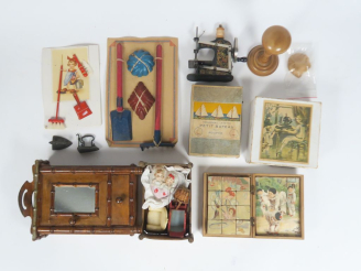 Vente aux enchères Lot de jouets anciens                                                 