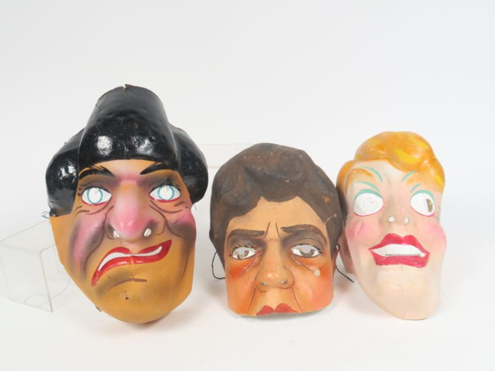 	Art Forain lot de 3 masques de carnaval en carton peint des année 20/