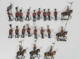 Vente aux enchères Lot de soldats en plomb anciens circa 1900, état d’usage avec accident