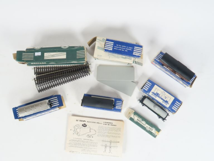Lot de matériel roulant  HO Hornby comprenant motrice électrique bébé 