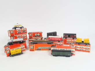 Vente aux enchères Lot de 14 wagons de marchandises de marque Jouef Ho en boite d'origine
