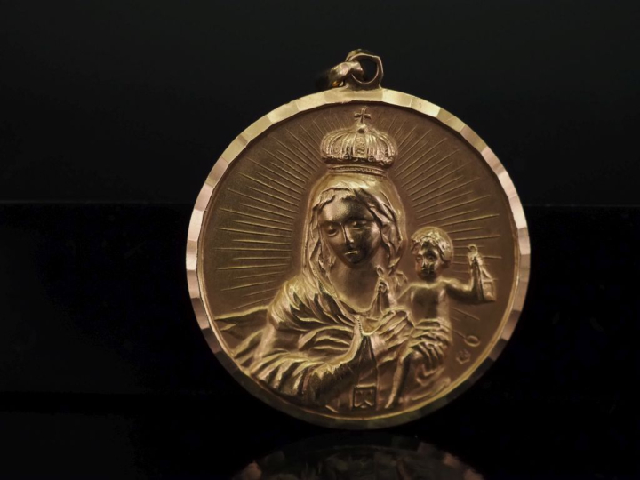 Médaille religieuse double faces en or jaune 750, figurant une Vierge 
