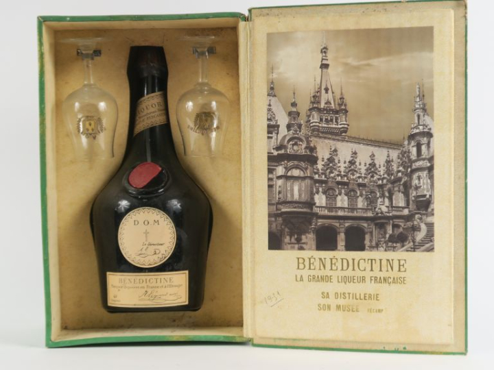 1 VIEILLE BOUTEILLE BÉNÉDICTINE DOM - COFFRET