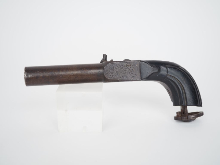 Pistolet à coffre à percussion.  Dans l’état (accidents et manques don