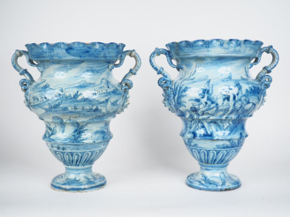 Vente aux enchères Paire de vases XIXème en faience de Savone décor en camaïeu bleu de pa