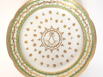 Vente aux enchères Suite de 20 assiettes fin XVIIIème début XIXème en porcelaine, à décor