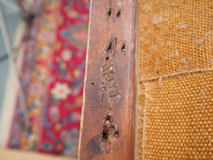 JACOB.  Paire de fauteuils Louis XVI dossiers à la reine en bois moulu