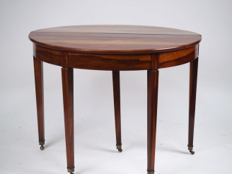 Vente aux enchères Table demi lune début XIXème en bois exotique, plateau circulaire à ab