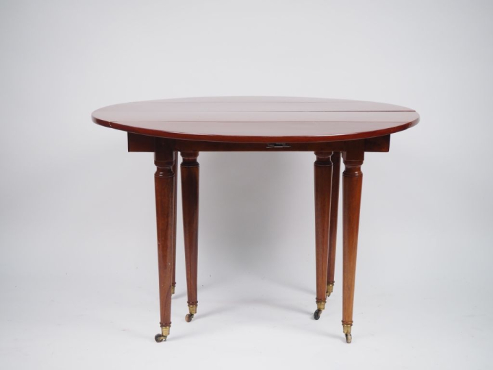 Table à abattants et à  allonges début  XIXème de style Louis XVI en a