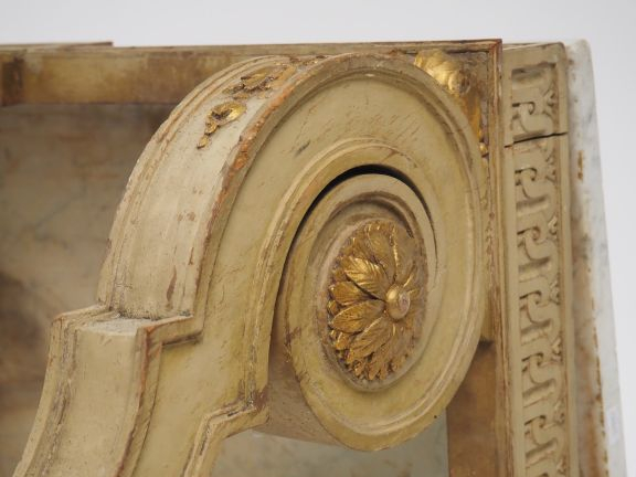 Console Napoléon III de style Louis XVI  en bois laqué, gris et doré à