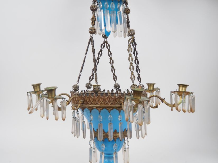 Lustre à pampilles Napoléon III en opaline, cristal, éclairant à 7 lum