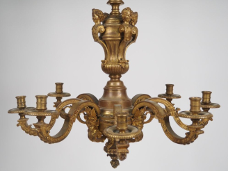Vente aux enchères Lustre Napoléon III de style Louis XIV en bronze doré à décor d'espagn