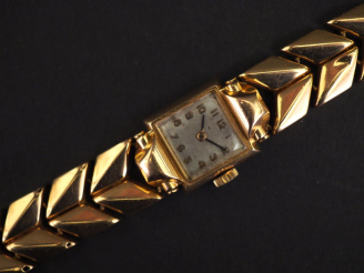 Vente aux enchères Montre bracelet de style 1940, boitier et bracelet en or jaune 750.  C