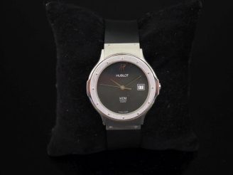 Vente aux enchères HUBLOT MDM No. 103912 Montre bracelet mid-size en acier Boîtier rond, 