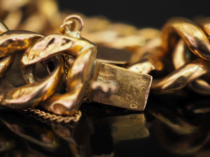 Bracelet souple en or jaune 750, maille gourmette.  Chainette de sécur
