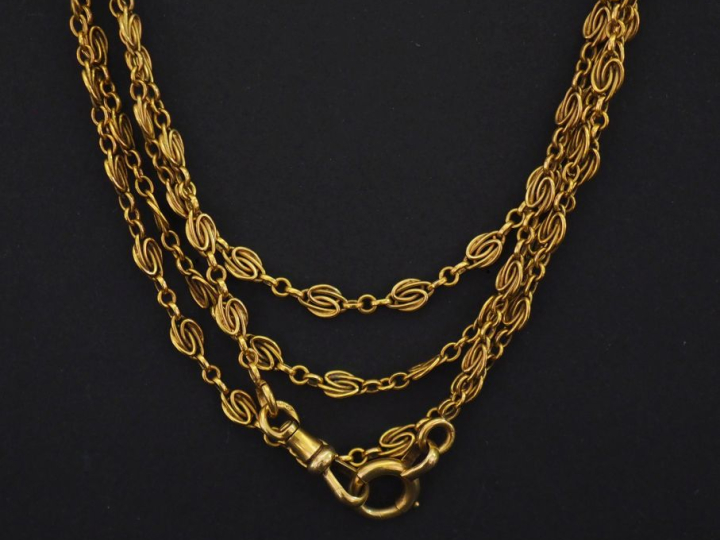 Giletière en or jaune 750, maille plate composée de maillons à décor d