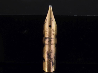 Vente aux enchères Plume de stylo encre en or jaune 750. Poids. 0,37 g   