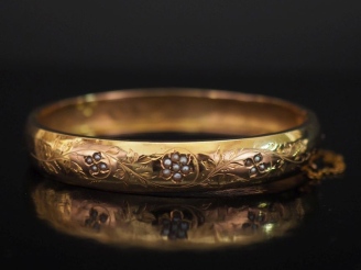 Vente aux enchères Bracelet jonc Napoléon III en or jaune 750, à décor gravé de branchage