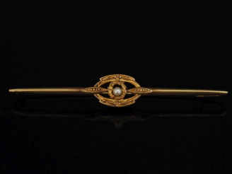 Vente aux enchères Broche barrette de style Louis XVI en or jaune 750, à décor de feuilla