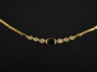 Vente aux enchères Collier articulé en or jaune 750, orné en son centre d'un saphir épaul