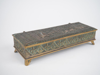 Vente aux enchères Max LE VERRIER.  Coffret en bronze "chasse au moyen âge" Signé Dim. 6 