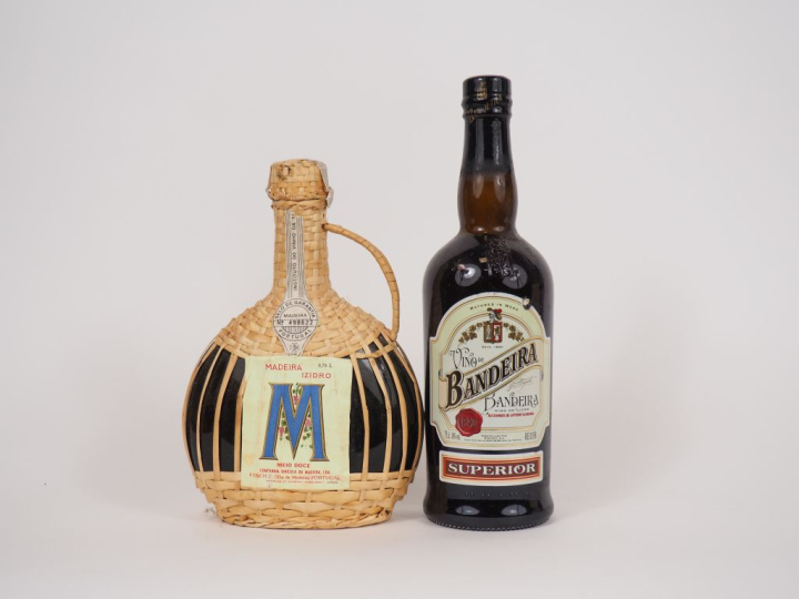 2 BOUTEILLES : 1 VINO DE BANDEIRA SUPERIOR/1 MADEIRA IZIDRO MEIO DOCE