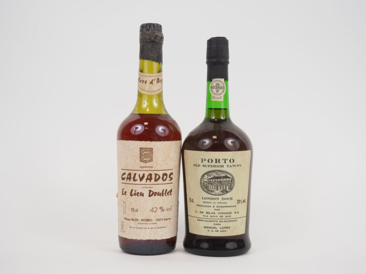 2 BOUTEILLES : 1 CALVADOS LE LIEU DOUBLET P. BAZIN/1 PORTO OLD SUPERIO