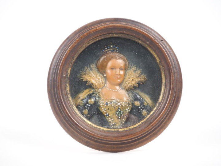 Encadrement Napoléon III en cire polychrome et perles figurant un bust