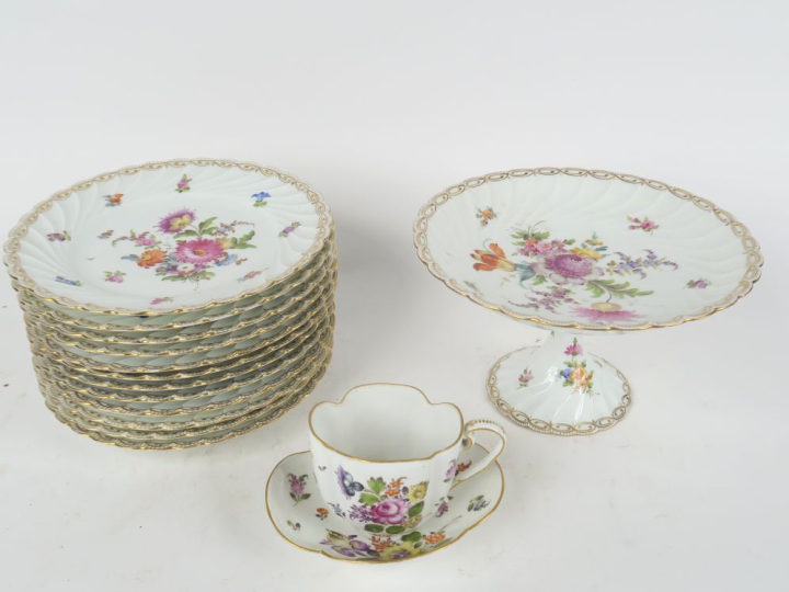 Partie de service de table fin XIXème - début Xxème en porcelaine alle