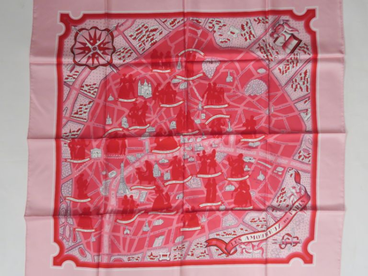 HERMES, Paris Carré de soie, modèle "Les amoureux de Paris". 90 x 90 c