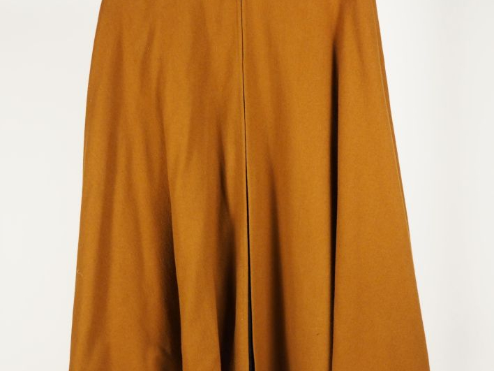 SAINT LAURENT, Rive gauche Cape en laine (100%) marron glacé.  Fermetu
