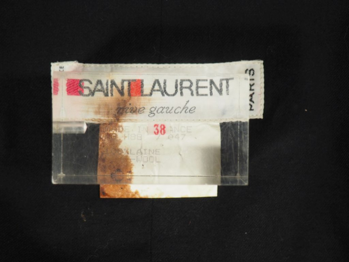SAINT LAURENT, Rive gauche Cape en laine (100%) marron glacé.  Fermetu