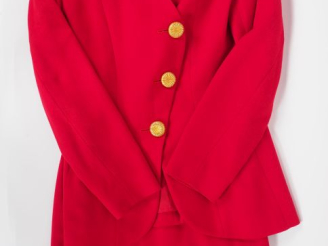 Vente aux enchères YVES SAINT LAURENT, Variation Ensemble de tailleur, veste et jupe, en 